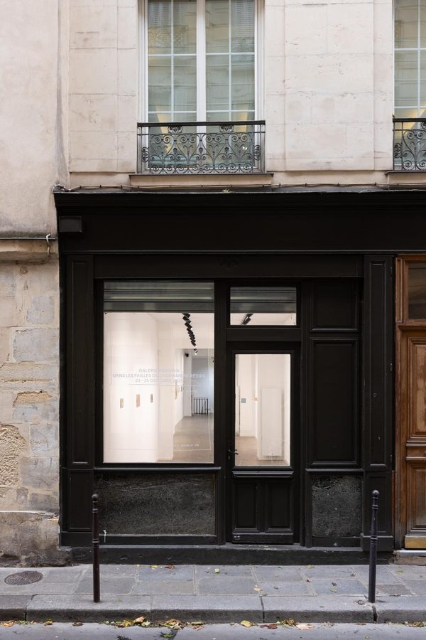 The black shopfront of 24 rue Chapon seen from the street.